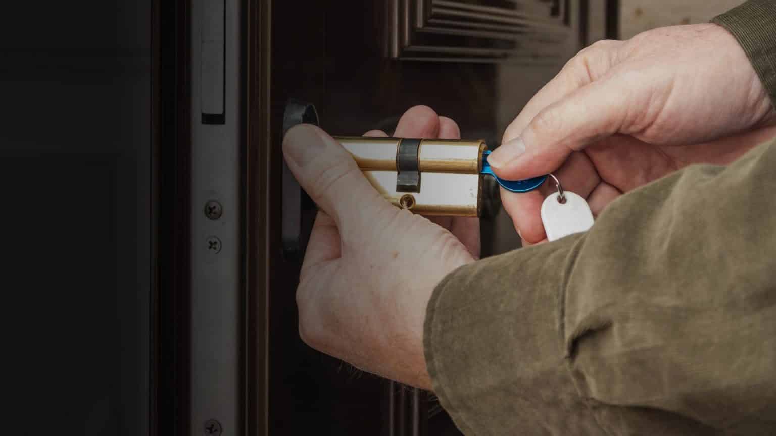 Profesional Safe Opening Services Locksmith on wheels