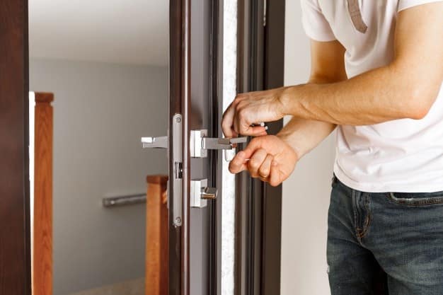 Professional door knob service in Union City